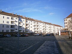 Umnutzung zum Müllhaus (rechts im Bild)