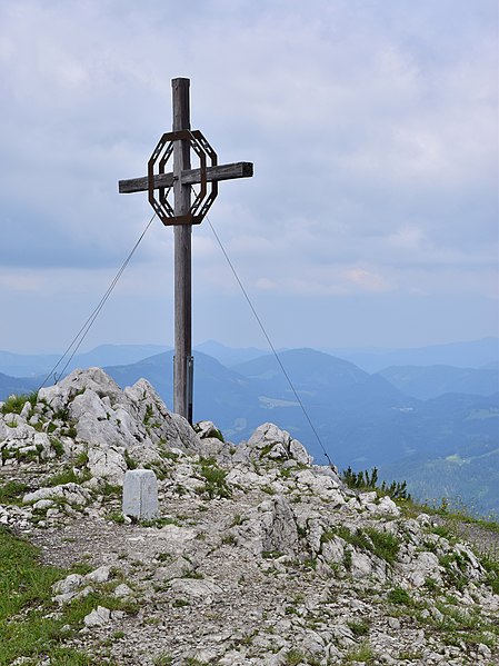 File:Mitterbach am Erlaufsee - Gipfelkreuz Gemeindealpe.jpg
