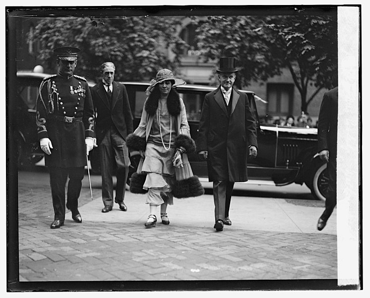 File:Mr. & Mrs. Coolidge, Wallace wedding, 5-14-24 LOC npcc.11347.jpg