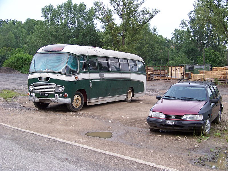 File:Na Kindlovce, obytný autobus.jpg