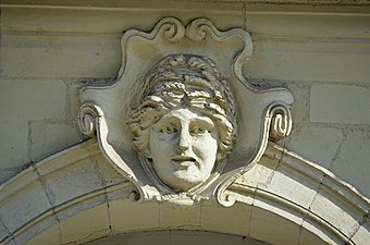 Mascaron de la porte de l'immeuble Perraudeau - 13 quai Turenne, Nantes