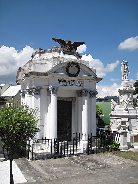 File:Novoa Mausoleum.jpg