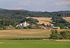 Čeština: Ohnišov s dominantní budovou školy. Pohled ze Zákraví. English: Ohnišov, Czech Republic; view from Zákraví.