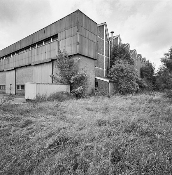 File:Overzicht fabriekshal met sheddaken en aanbouw uit 1964 - Utrecht - 20330049 - RCE.jpg