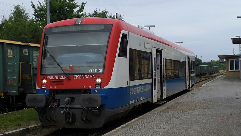 File:PEG Regio Shuttle Bahnhof Kyritz 2012.JPG