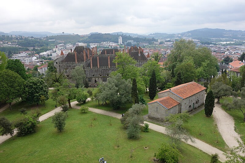 File:Paço dos Duques de Bragança, Guimarães (40935571160).jpg