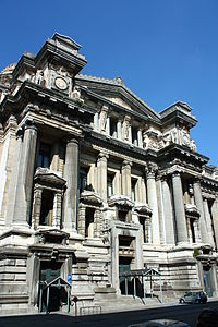 Français : Entrée latérale du Palais de justice de Bruxelles. Monument classé n°2043-0077/0