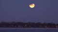 Fayl: Qisman Lunar Eclipse, Madison 12-10-2011 VP8.webm