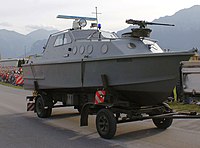 Patrouillenboot 80 Schweizer Armee Çelik Geçit Töreni 2006 kırpılmış.jpg