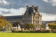 File:Paris-Louvre-112-Pont des Arts-Palais du Louvre-2017-gje.jpg