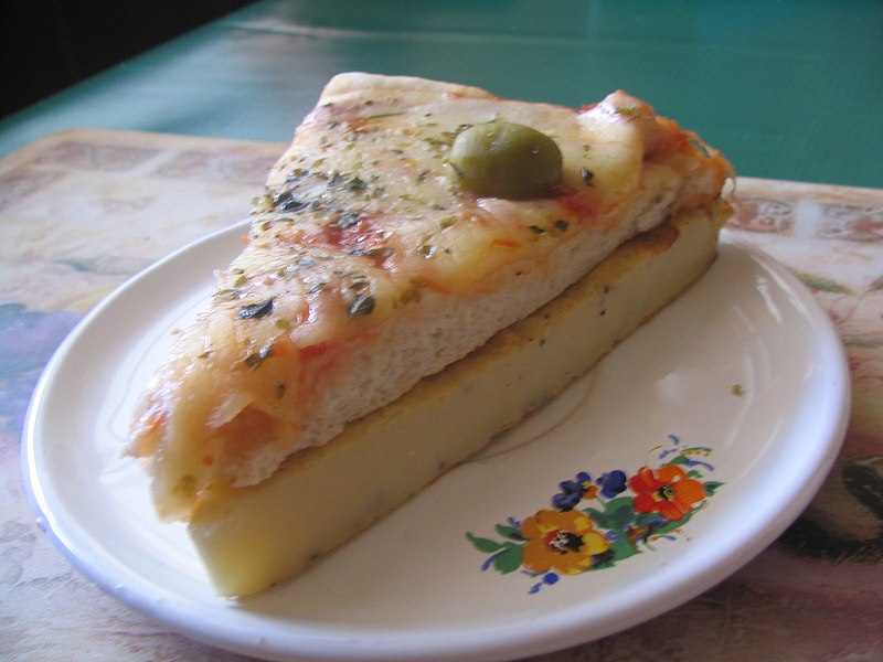 File:Pizza over Fainá.jpg