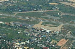 Prezentare aeriană a Aeroportului Internațional Pochentong MRD.jpg