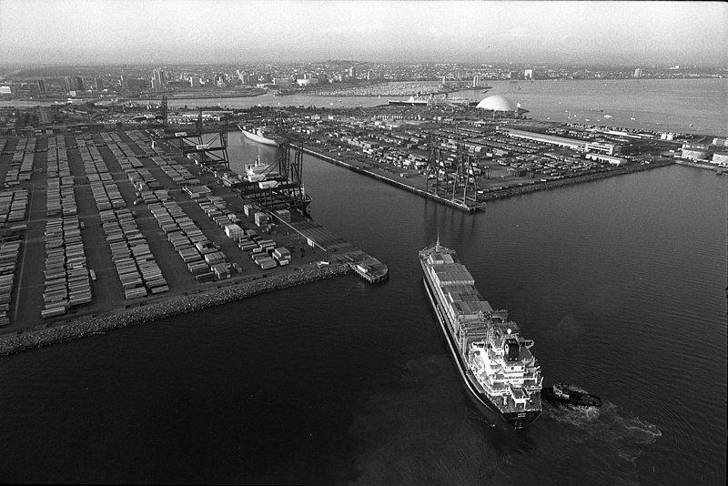 File:Port of Long Beach 1984.jpg