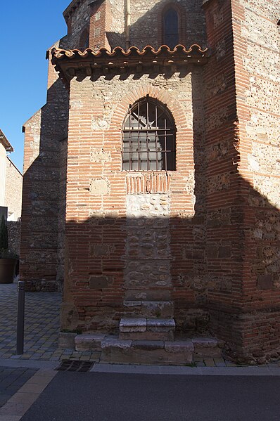 File:Porte condamnée Église de Saint-Nazaire (flanc ouest).jpg