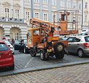 Čeština: Automobil IFA Multicar M 25 parkující na pražském Malostranském náměstí.