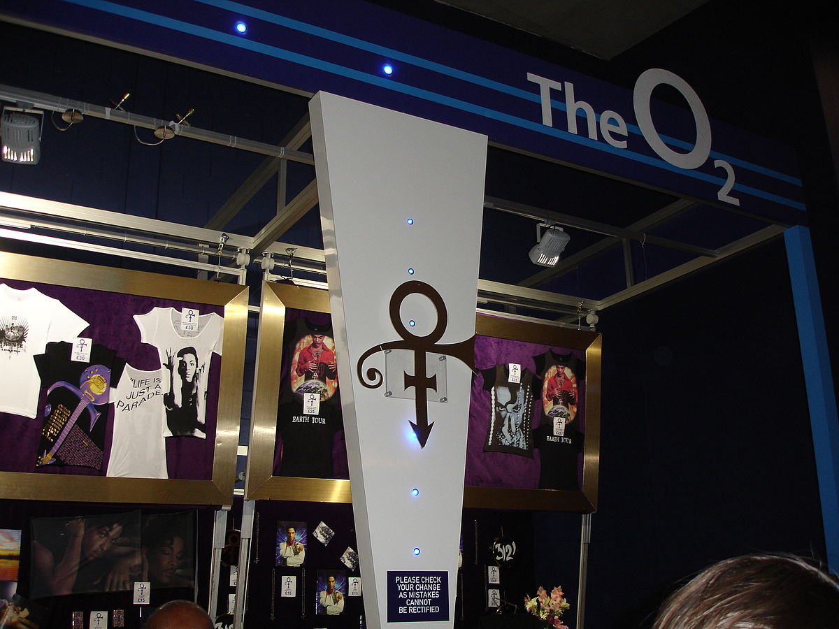 Prince-Merchandising-O2Store-Dsc06840.jpg