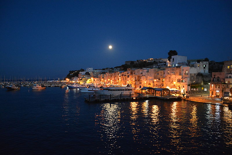 File:Procida - Marina Grande 5.JPG