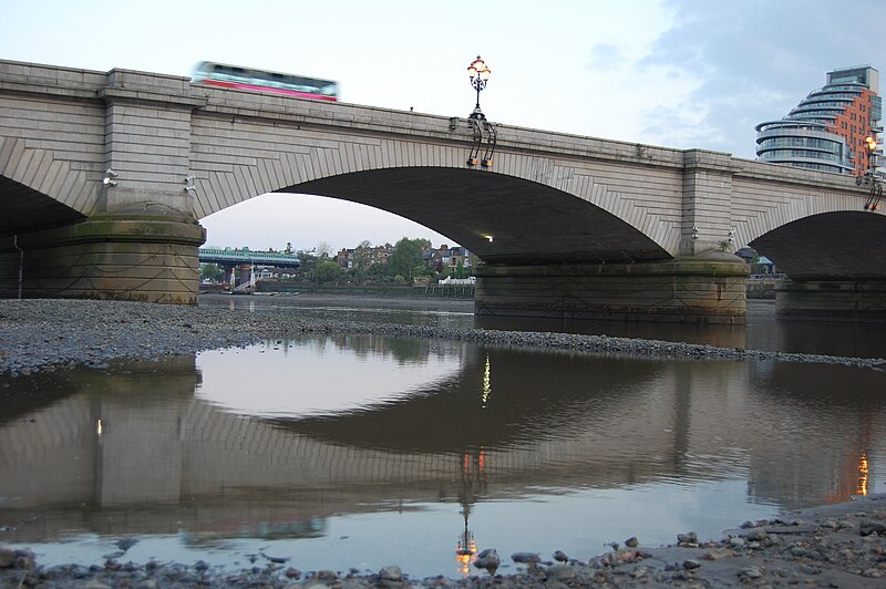 File:Putney bridge London.jpg