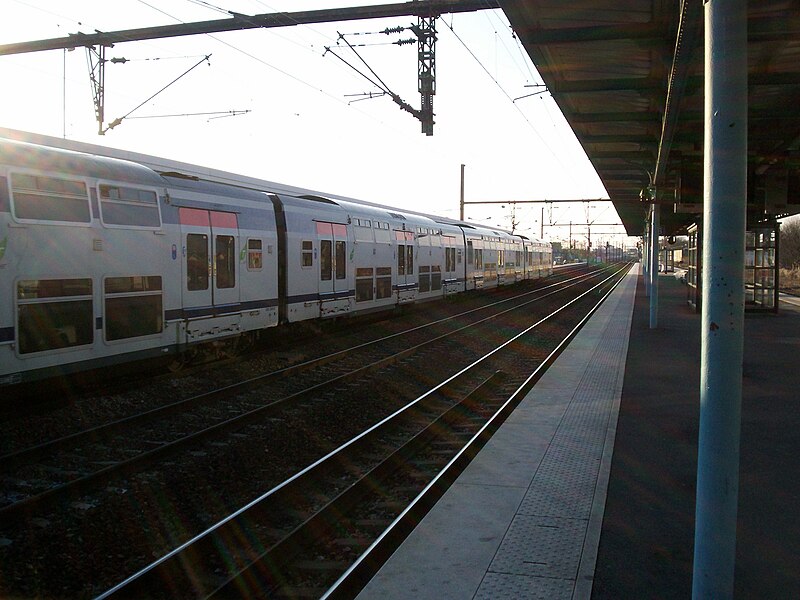 File:RER E - Gare Gagny 7.JPG
