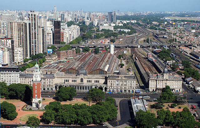 Aerial view of the Retiro Mitre (center) and Retiro Belgrano (right); the platforms of Retiro San Martín are visible at the far right