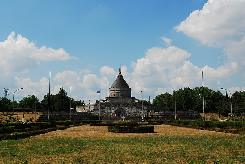 File:RO VN Marasesti mausoleum 1.jpg