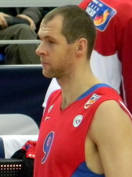 Ramūnas Šiškauskas, a Lithuanian basketball star player, started his career with Sakalai.