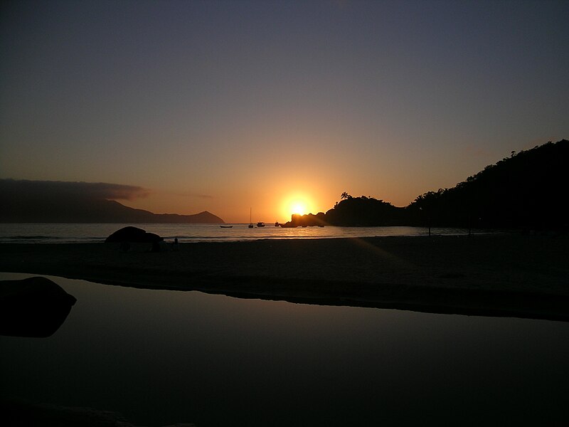 File:Red sunrise, Ilha Grande, Brasil.jpg