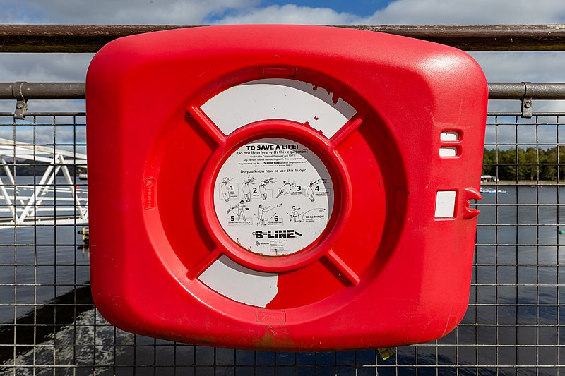 File:Rescue wheel, Balloch, West Dunbartonshire, Scotland.jpg