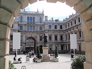 Royal academy of arts. Академия художеств в Лондоне. Королевская Академия в Лондоне. Королевская Академия художеств в Лондоне 19 век. Королевская Академия художеств в Лондоне 18 век.