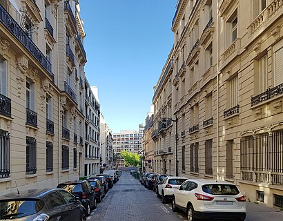 Comment aller à Rue Leroux en transport en commun - A propos de cet endroit