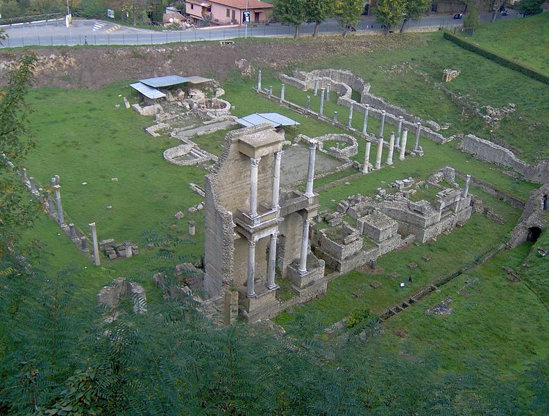 File:Ruines Voltera.jpg