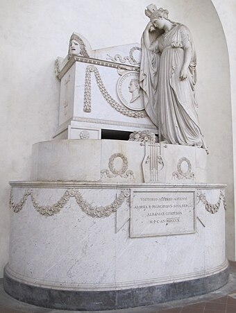 Mourning Italia turrita on the tomb to Vittorio Alfieri by Antonio Canova