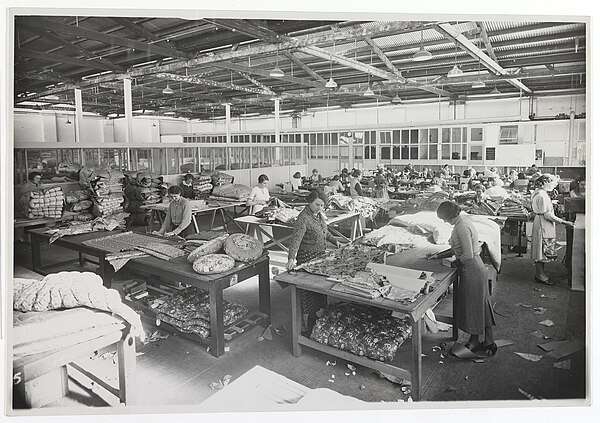 Women making bedding and pillows, factory, Anthony Hordern and Sons, Sydney, 1933-1938