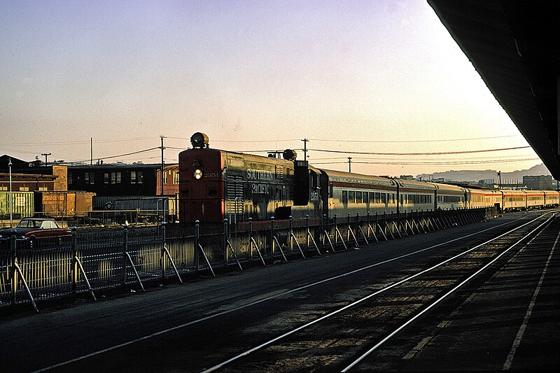 File:SP switcher with passenger cars at 3rd and Townsend station, September 1969.jpg