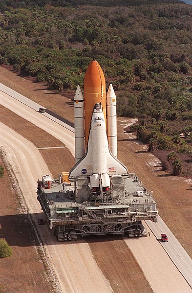 File:STS-98 Atlantis rolls to the VAB (KSC-01PP-0135).jpg