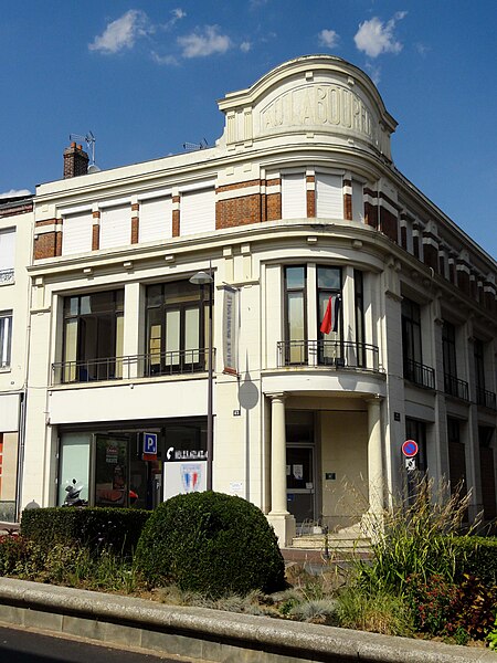 File:Saint-Quentin (02), immeuble 'Le Laboureur', 43 rue d'Isle, à l'angle avec la rue d'Issenghien 2.jpg