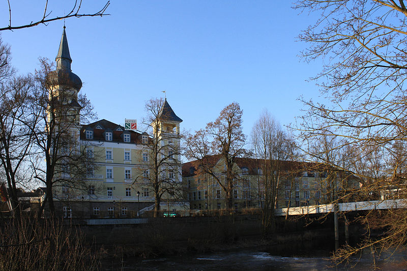 File:Schloss Schwarzenfeld1.jpg