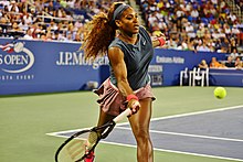 Partida de duplas da primeira rodada no torneio feminino do US Open de 2013. As tenistas Serena e Venus Williams venceram Silvia Soler-Espinosa e Carla Suarez Navarro por 6-7(5), 6-0, 6-3