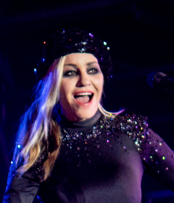 Fahey performing with Bananarama in 2018