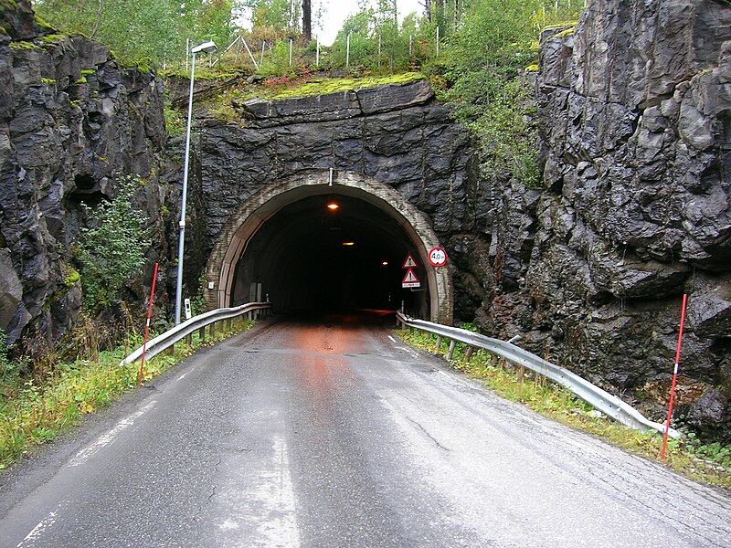 File:Sjona tunnel B.JPG