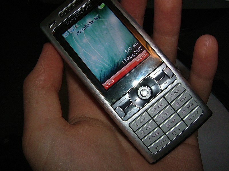 File:Sony Ericsson K800i Silver.jpg