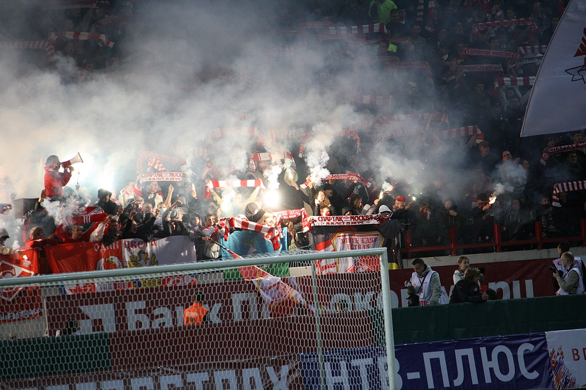 File:Spartak Moscow supporters.jpg - Wikimedia Commons