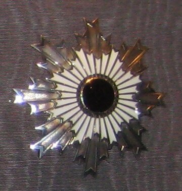 File:Star of the order of the rising sun.jpg