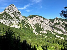 Vue des faces orientales de la Steinkarspitze (à gauche), du Wechselkopf (au centre) et de la Rappenklammspitze (à droite).