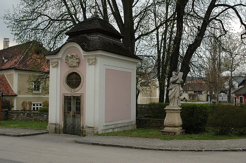 File:Stift Heiligenkreuz im Wienerwald - Intentionskapelle.jpg