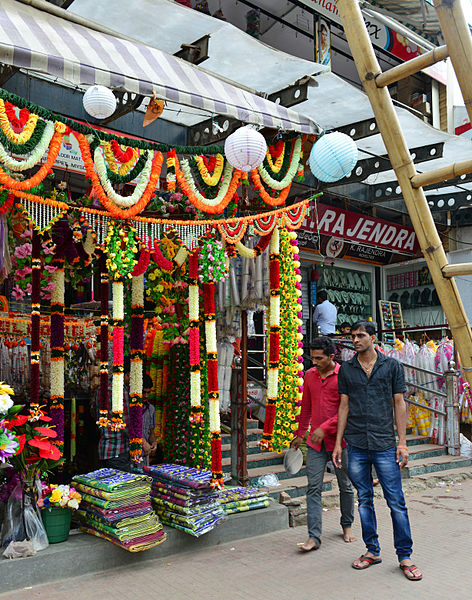 File:Street scene - Shivarampet, Mysore 2015-05-14.jpg