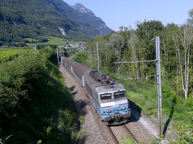 File:TER Corail pour Bourg-Saint-Maurice à Fréterive (août 2021).JPG