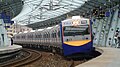 臺鐵另一主要營運車種為區間車與區間快車，圖為區間車使用的700型通勤電動列車