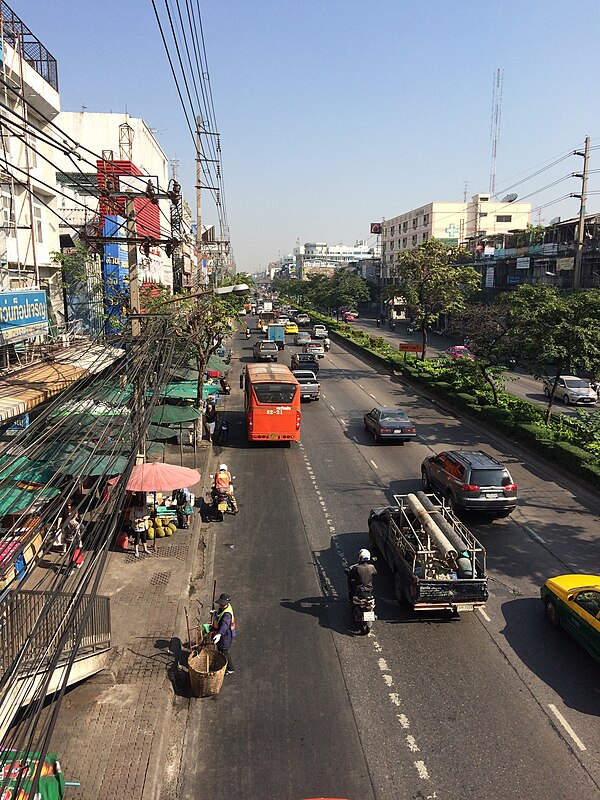 File:Thanon Somdet Phra Chao Tak Sin.jpg