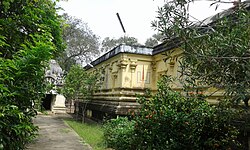 The first precinct of the temple Thiruchsemponsey3.jpg